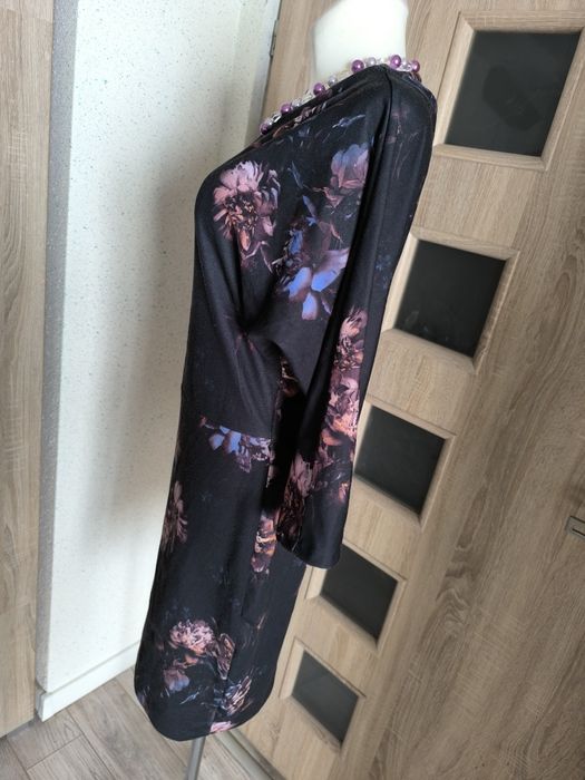 Sukienka firmy Top Secret w kwiaty w rozm 40/42 zapraszam