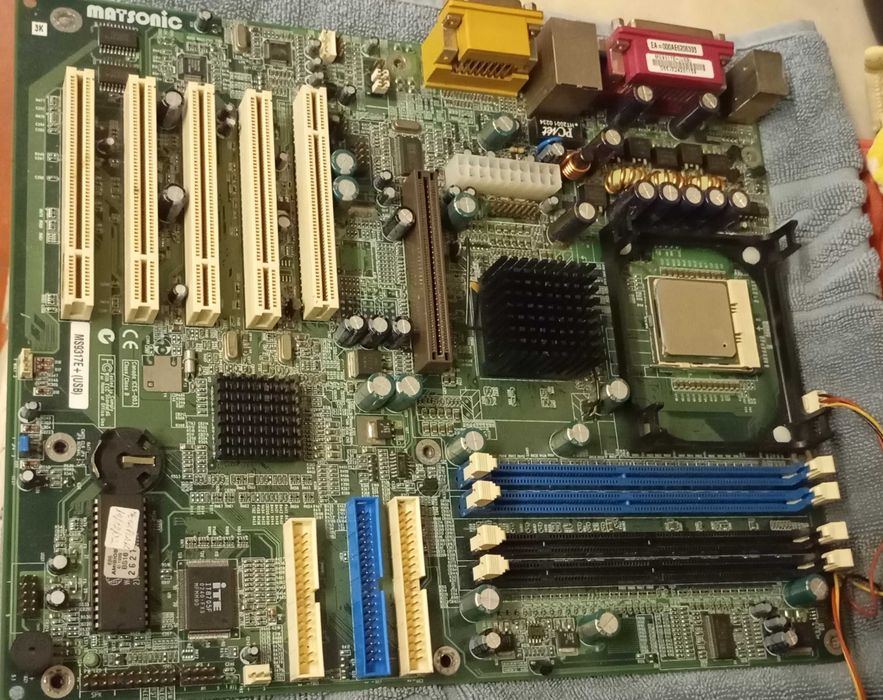 Lote 2 Motherboards (ASUS P4S533) e (Matsonic MS9317E+ (USB) Retro Socket 478 + Processadores Pentium 4 + RAM 256MB (Para Peças / Reparação)