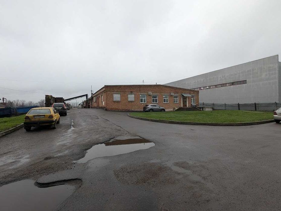 Продамо на Сурікова 3200 кв.  під виробництво чи склади