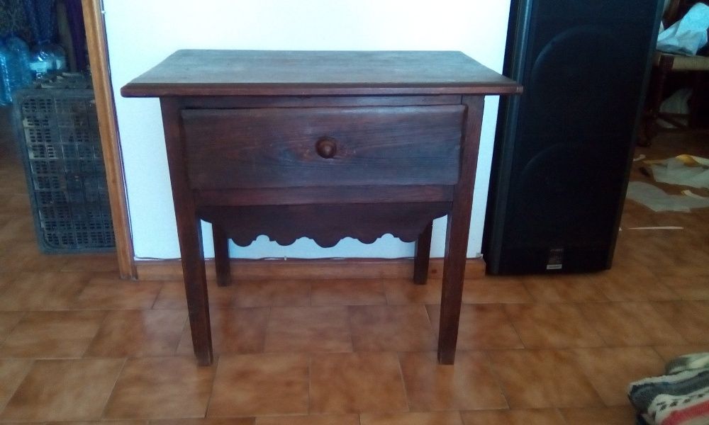 Mesa de apoio restaurada.64862013628931121