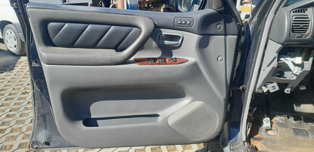 Toyota Land Cruiser 100 wnętrze kompletne