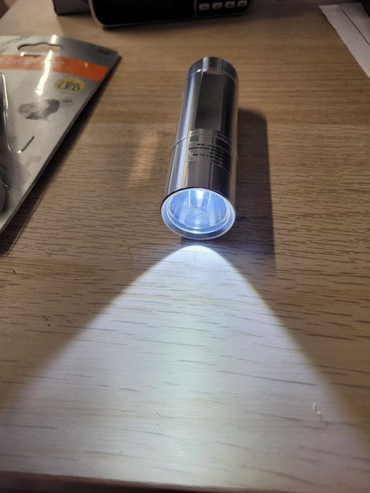 Latarka LED. Kieszonkowa. Mocna