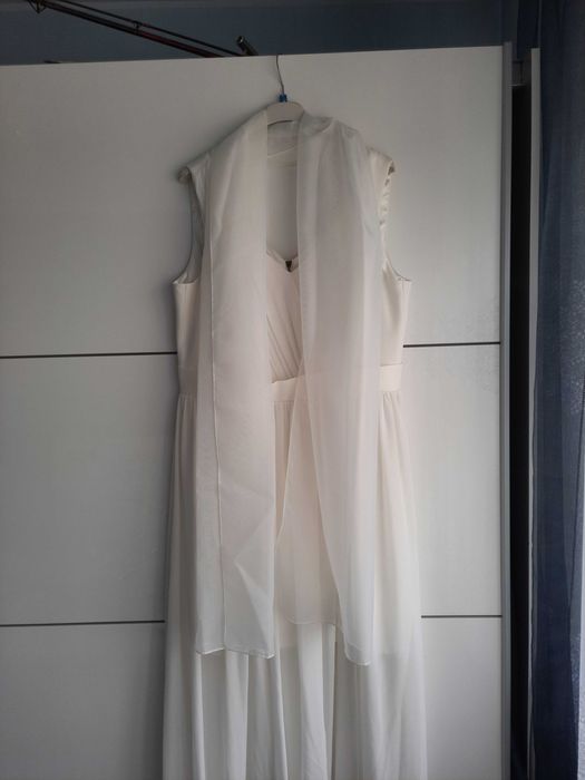 Suknia ślubna w kolorze śmietankowym