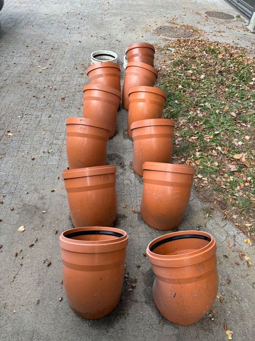 fi 315 mm: kolana 45 stopni i tuleje ochronne- przejścia szczelne