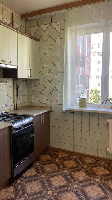 Продам 3 кімнатну квартиру( початок пр-т Миру )