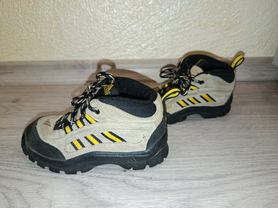 Кросівки для хлопчика 26 розміру