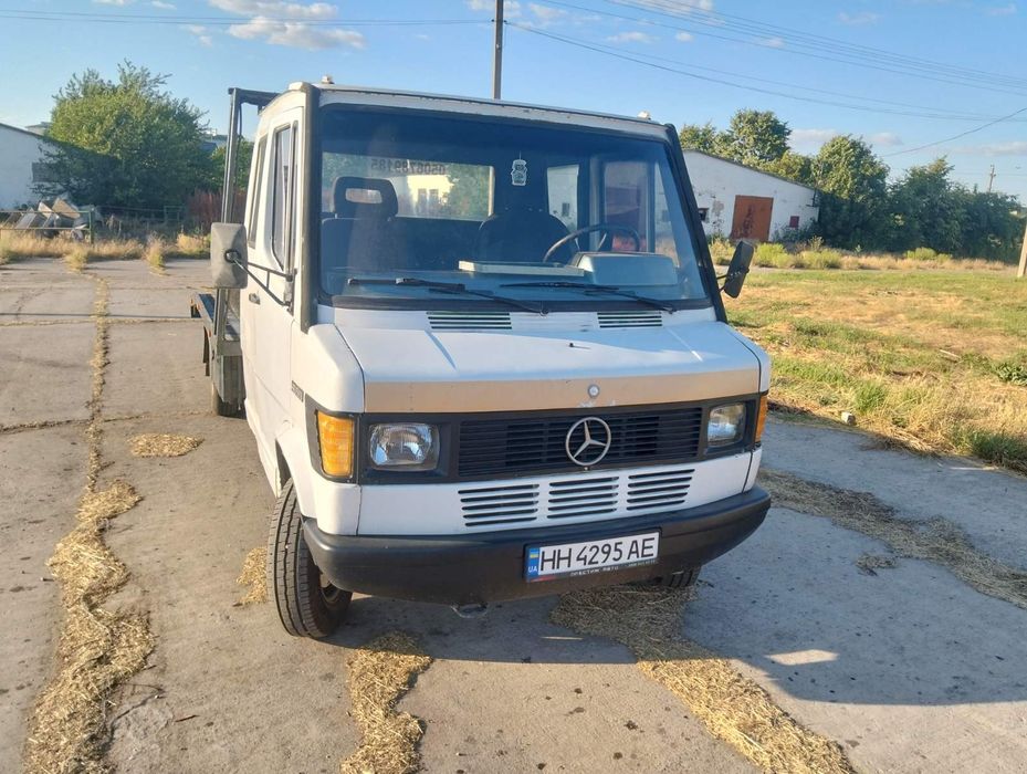 Мерседес 409D автоэвакуатор