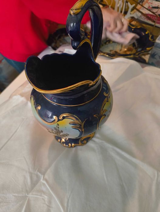 1 vaso de porcelana de pega com árvores