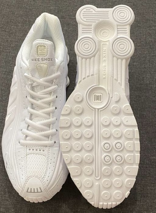 Новые кроссовки Nike Shox R4 39-40 размер