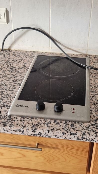 Vendo bancada de cozinha com fogão