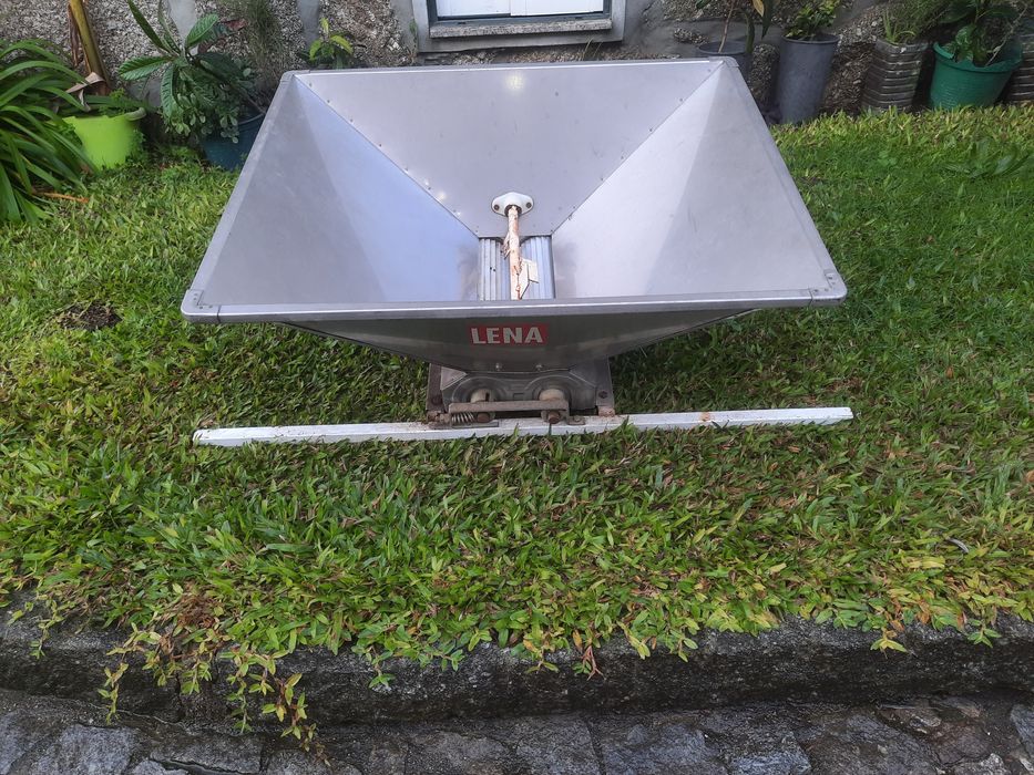 Relador de uvas, N°1, pode ver em Fafe