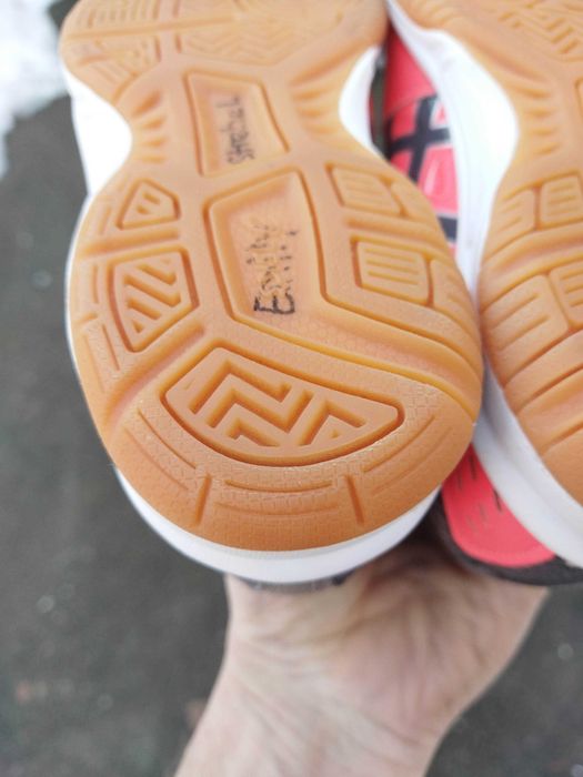 20 см кросівки для залу Asics Upcourt 3 GS зальные кроссовки