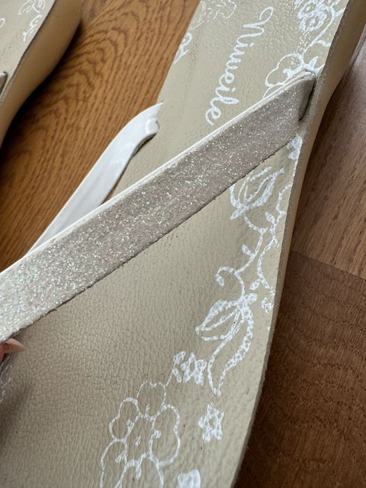 Piękne białe japonki brokatowe 38