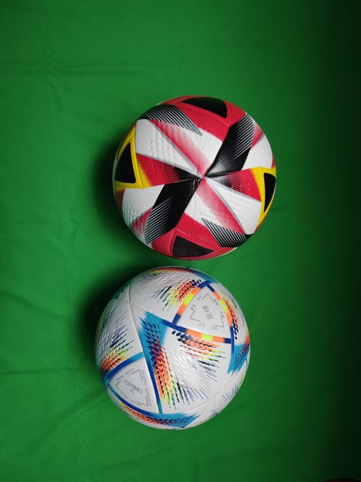 Футбольний м'яч безшовний