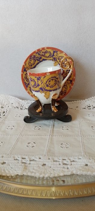 Chávena de café com pires em porcelana