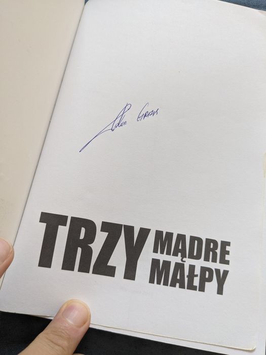 Książka "Trzy mądre małpy" Łukasz Grass - autograf