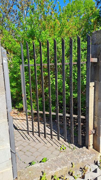 Ogrodzenie metalowe. 5 przęseł, brama, furtka