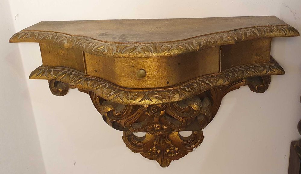 Mesa de cabeceira suspensa