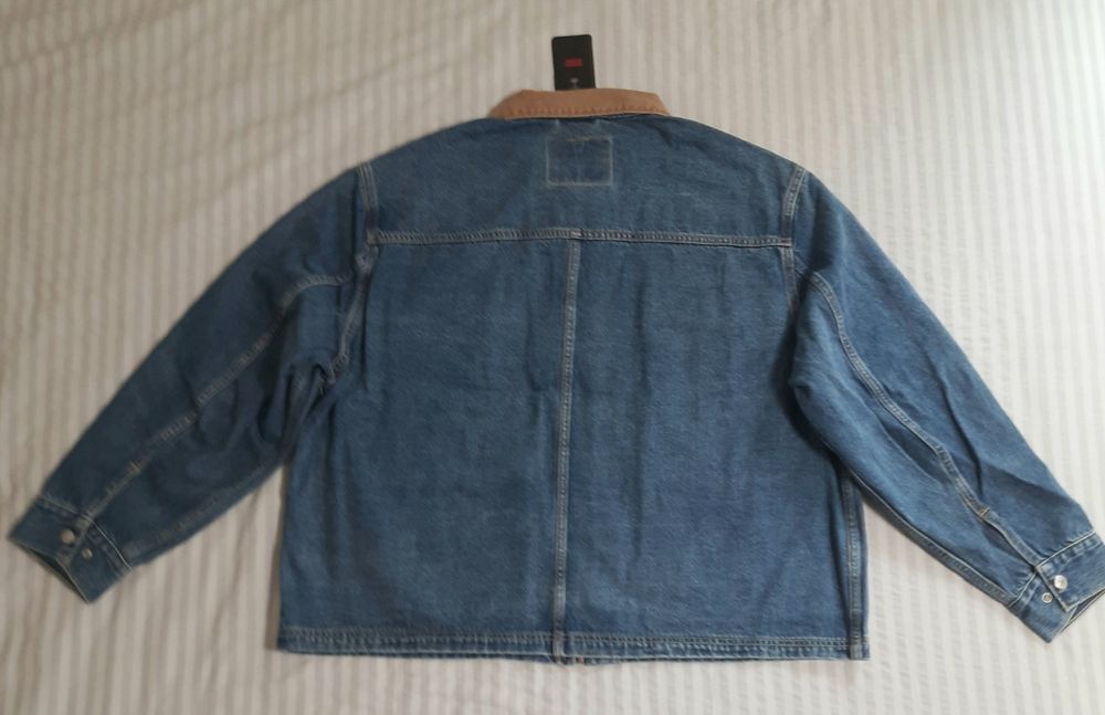 Куртка LEVIS original. Нова.Розм L.