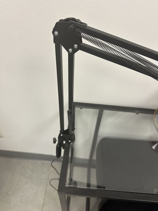 Lampa przykrecana do stolika lupa led
