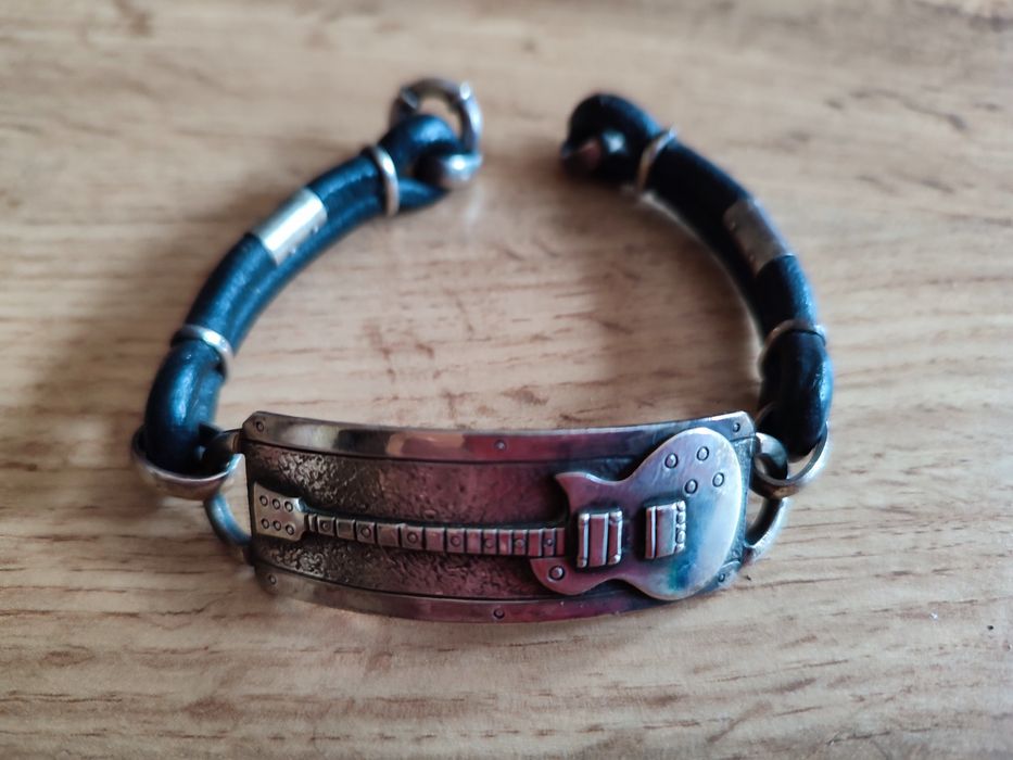 Bransoletka z motywem gitary