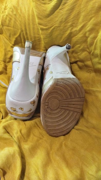 Взуття бу 35 розмір, маю дуже багато на підборах  і не тільки