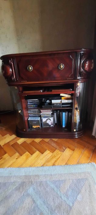 Móvel bar em mogno como novo – ideal para TV em cima