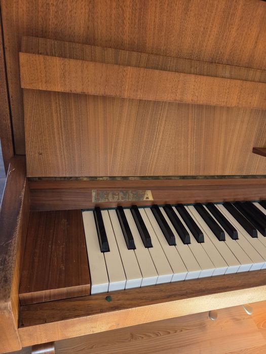 Pianino Legnica w dobrym stanie