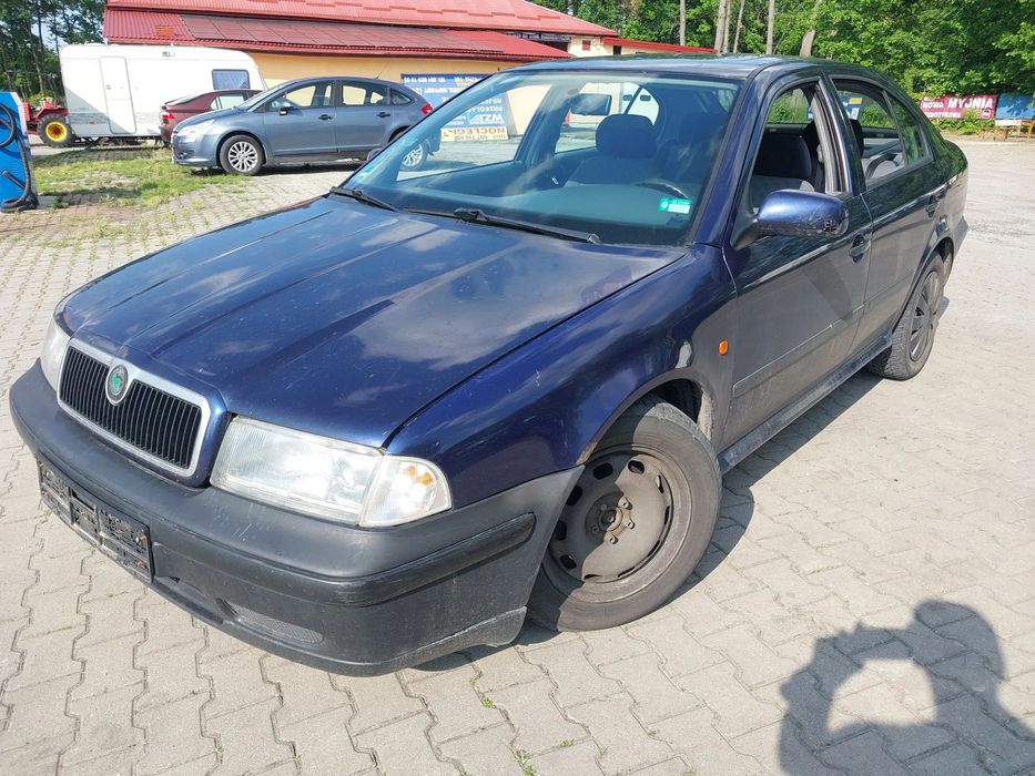 Skoda Octavia I 1 HB silnik kompletny 1.8 125KM 92kW AGN skrzynia biegów CZM drzwi klapa HB maska lusterko zderzak 9460 maglownica sprzęgło szyba szyberdach kierownica konsola panel sterownik fotel blenda lampa belka zacisk stacyjka kluczyk kolektor zbior
