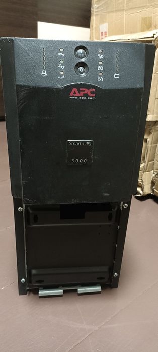 Инвертор APC Smart-UPS 3000. 2700W