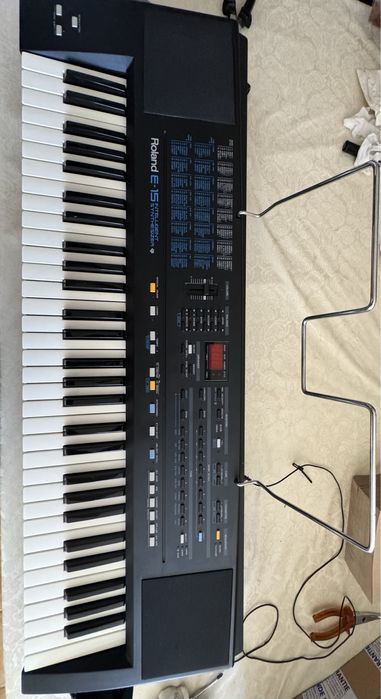 Piano Roland E15 Antigo