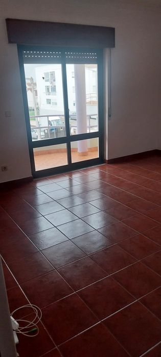 Apart em Entrocamento , a 5m da estação de comboio, para arrendamento.