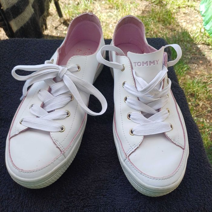 Buty TOMMY HILFINGER , białe trampki skórzane