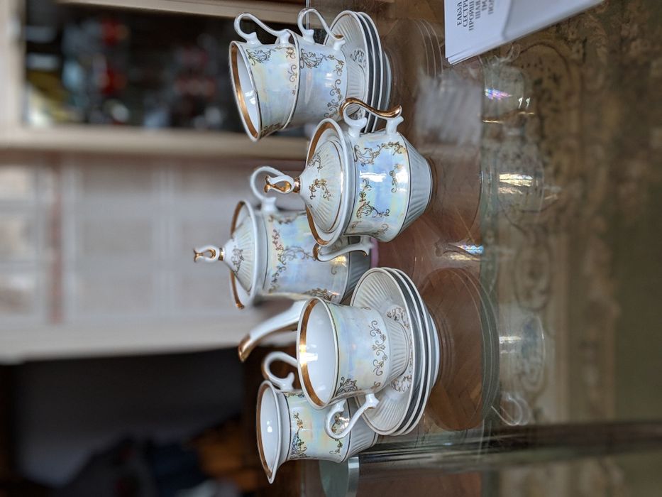 Чайний сервіз біло-золотий