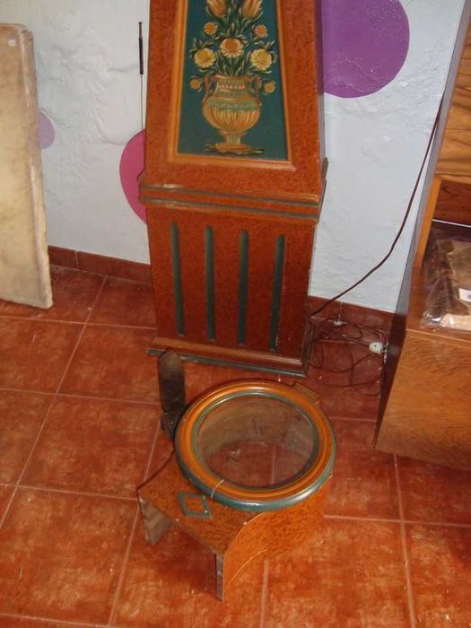 Relógio de madeira pintada do sec. XIX