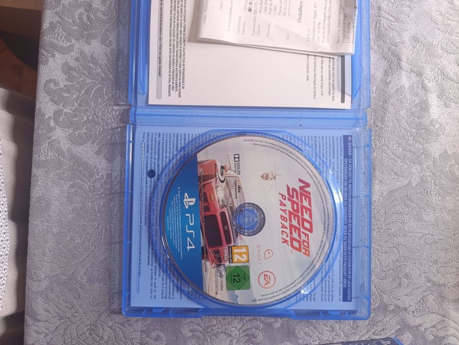 Ps4 usada com acessórios