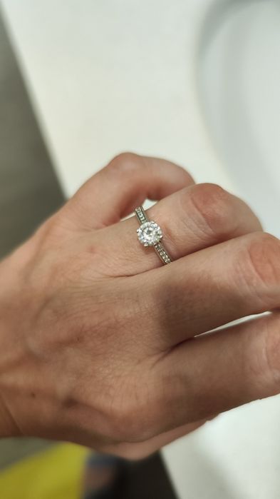 Anel de noivado prata e zirconia