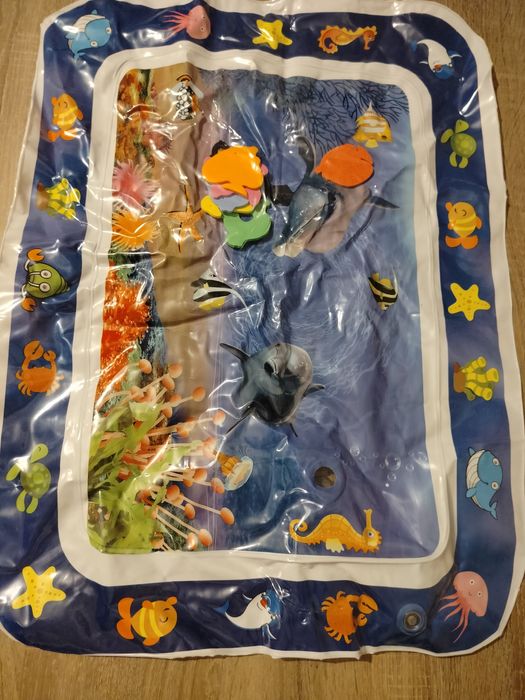 Mata wodna dla dziecka z rybkami