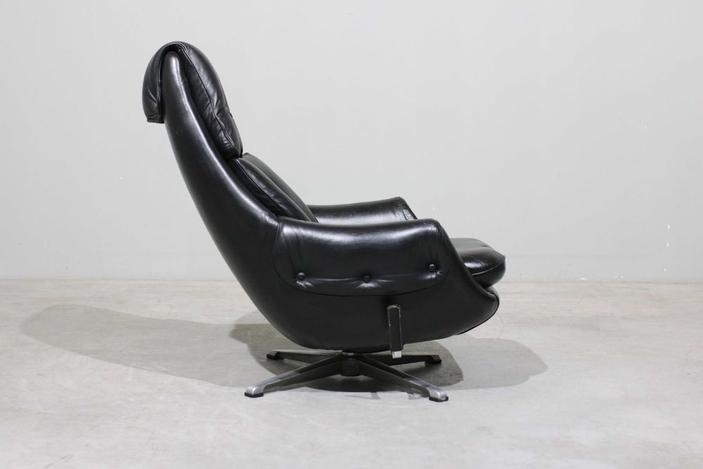 Poltrona + pousa pés em couro