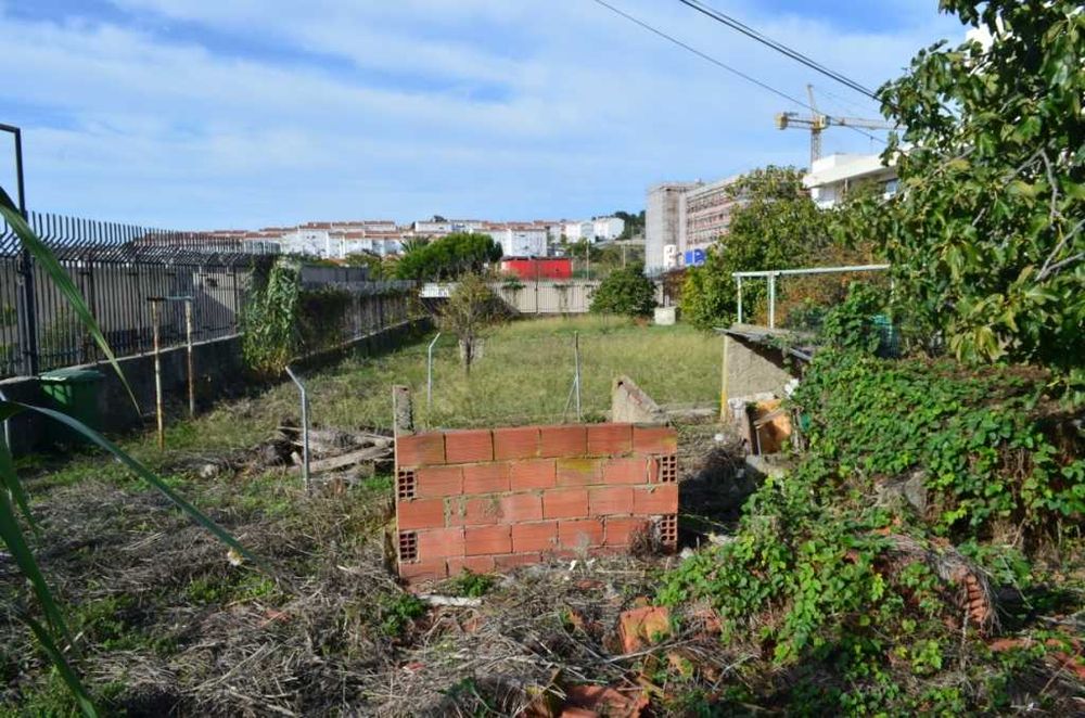 Vende-se Terreno na Ajuda - Lisboa | VENDA PARTICULAR