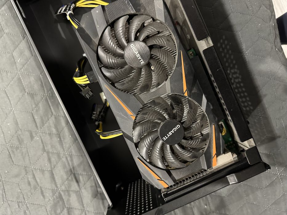 зовнішній графічний модуль (eGPU) - AKiTiO Node