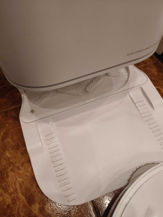 Robot sprzątający Dreame l10 z stacją samoczyszczenia