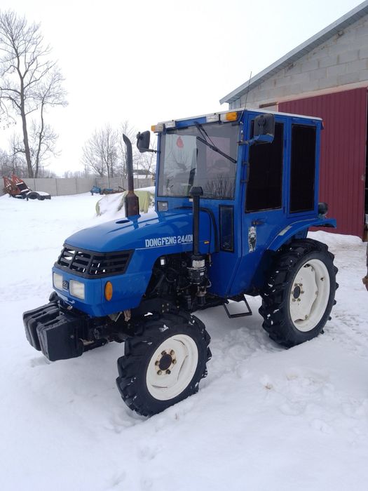 Трактор DONGFENG DF 244
