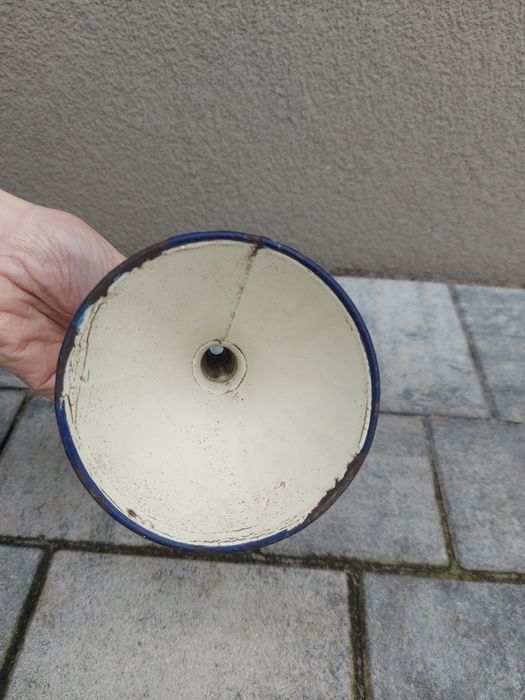 Stary lejek emaliowany