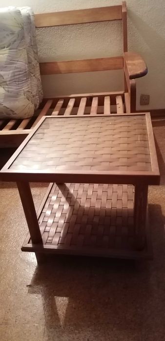 Móvel de sala em pinho com 4 portas em vidro + pequena mesa de apoio