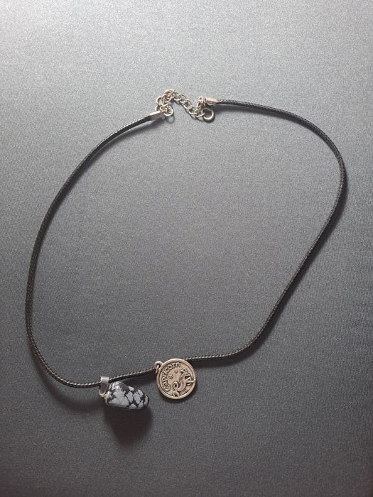 Colar de Cordão Preto Signo Capricórnio e Pedra Obsidiana