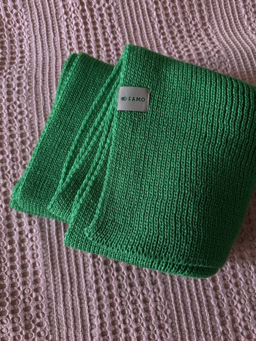 Женский шарф бренда «Famo».