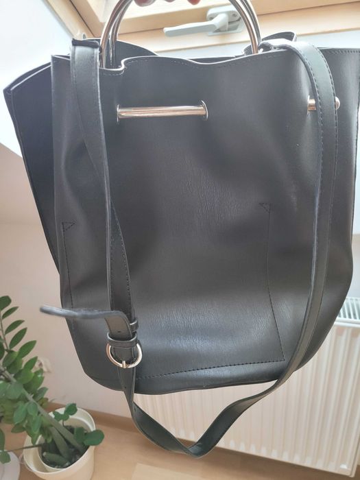 Torebka czarna, Reserved