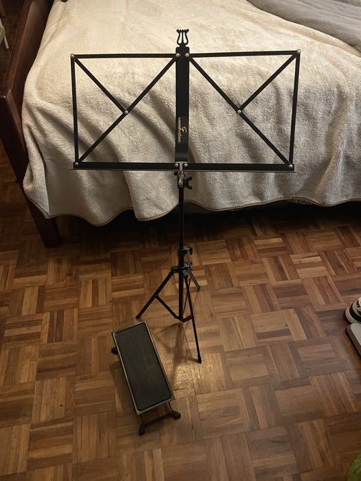 Suporte para partituras + apoio de pé