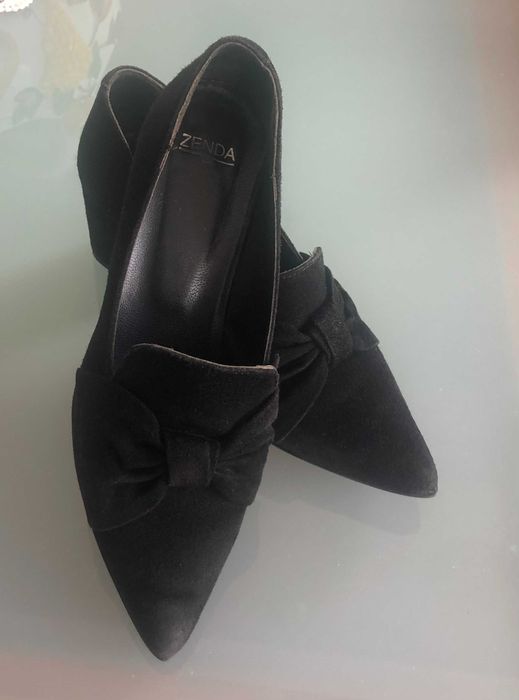 Sapato preto de camurça